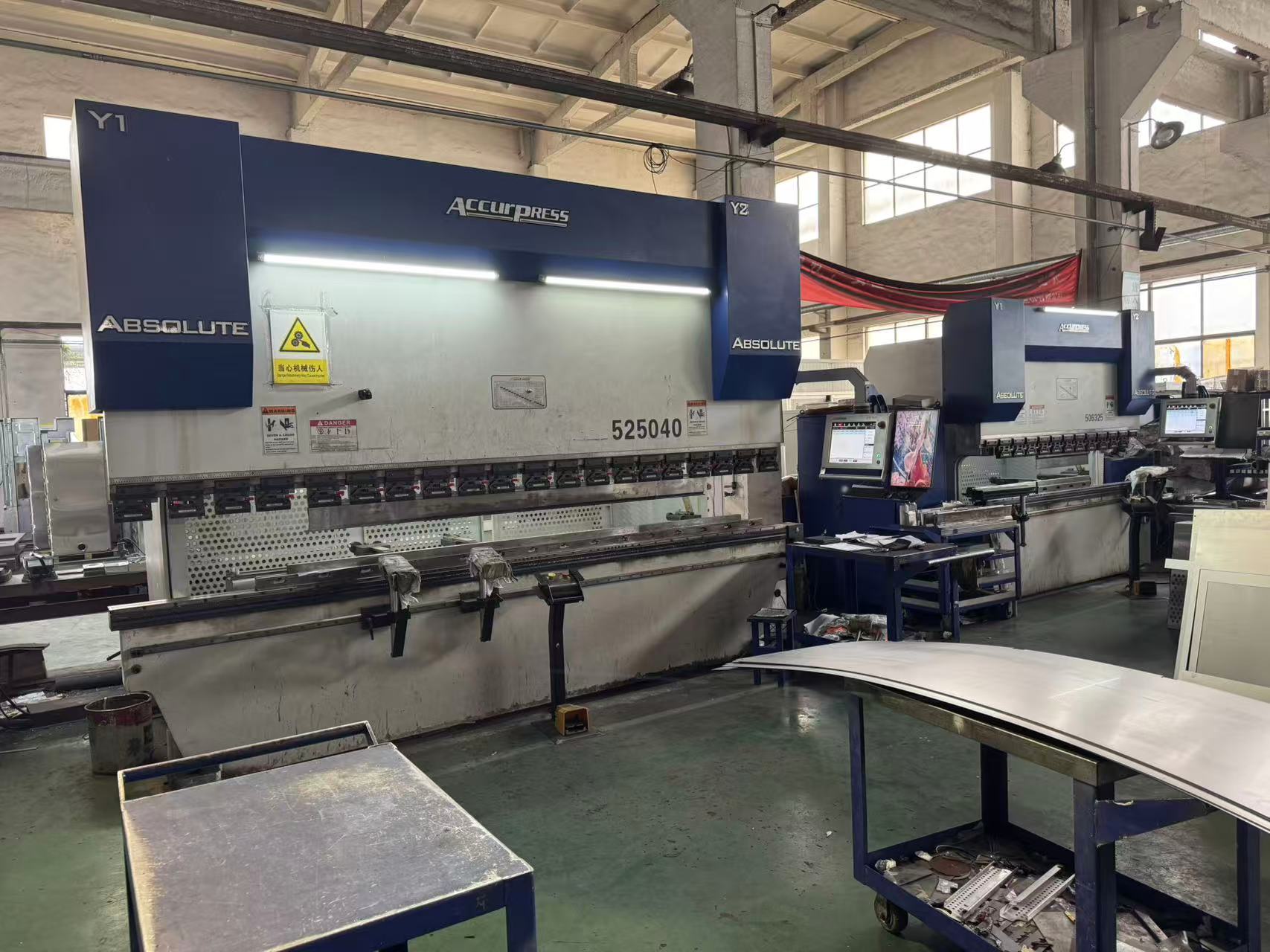 Laser bending machine